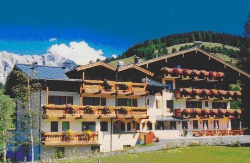 Maria Alm am Steinernen Meer House | Four-bed room, shower, WC, garden side - Hotel Sportalm Hintermoos