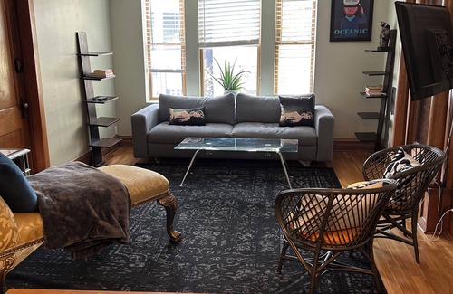 Boystown Apartment | Four bedroom - 2 bathroom apartment