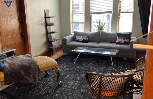 Boystown Apartment | Four bedroom - 2 bathroom apartment