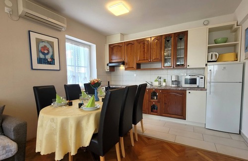 Sveti Anton Apartment | Four-bedroom apartment with terrace Sveti Anton, Krk (A-20344-a)