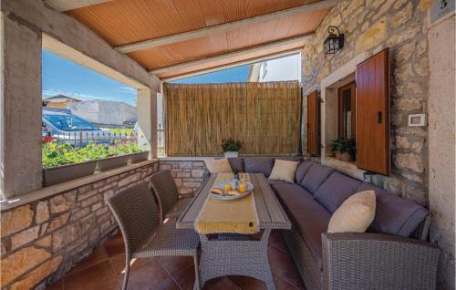 Nova Vas House | Four-Bedroom Apartment In Nova Vas