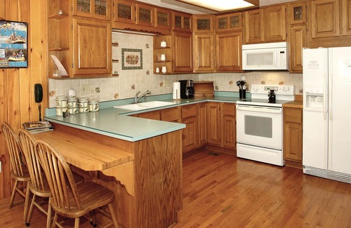 Cosby Cabin | Four Bedroom Cabin in Cosby,TN. Very Private with Beautiful Views of the Smokies