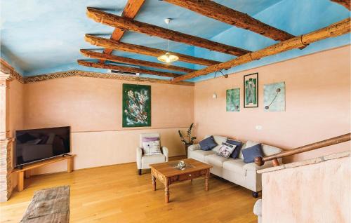 Peruski House | Four-Bedroom Holiday Home With Sea View In Krnica