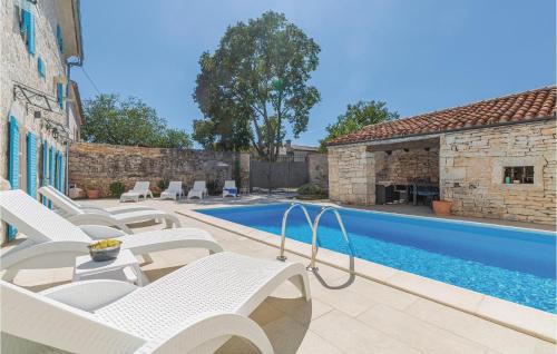 Kringa House | Four-Bedroom Holiday Home In Kringa