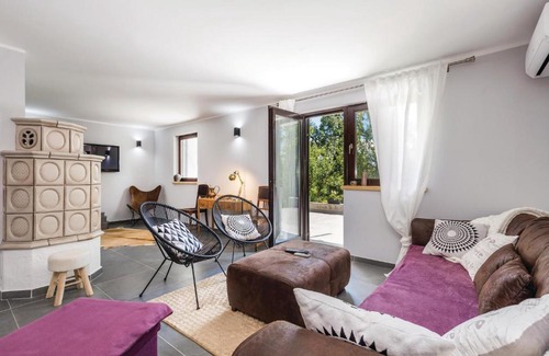 Municipality of Plaski House | Four-Bedroom Holiday Home in Plaski