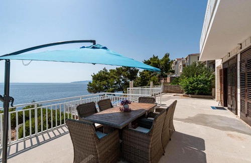 Orebic House | Four-Bedroom Holiday Home in Dingac