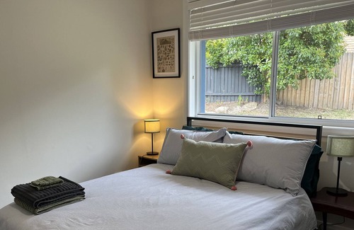 Bathurst House | Four Bedroom Home - 4 min from Mt Panorama.