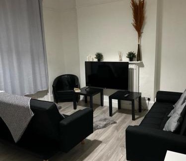 Tower Hill Apartment | Four bedroom property for 10 guests, great location Aldgate E1 close to Tower bridge