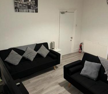 Tower Hill Apartment | Four bedroom property for 10 guests, great location Aldgate E1 close to Tower bridge