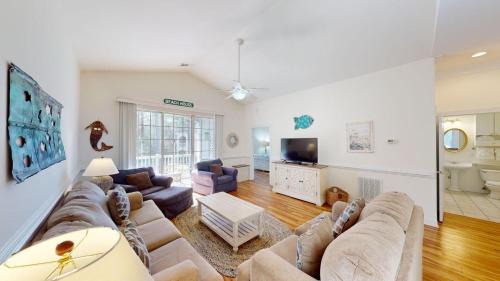 Pawleys Island House | Four Bedroom, Three Bath, Golf Villa, Scenic View