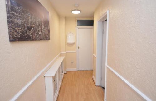 Custom House House | Four Bedroom Townhouse 12 Minutes Walk to Excel Exhibition Centre