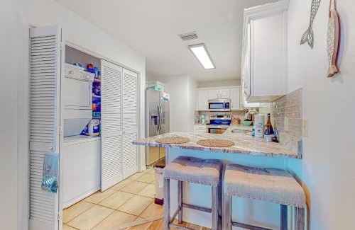 Gulf Shores Apartment | Four C's 204