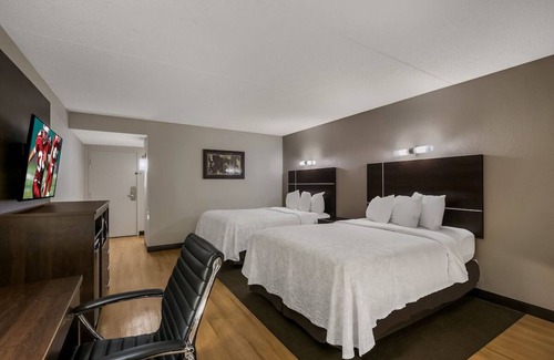 Ashley Oaks Hotel | Four Convenient Rooms w/Access to Interstate 40 | Complimentary Breakfast