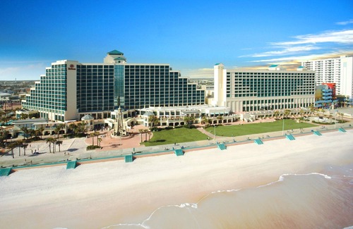 Brush - Stewarts Apartment | Four Convenient Units for Big Groups, Outdoor Pool, Near Daytona Beach!