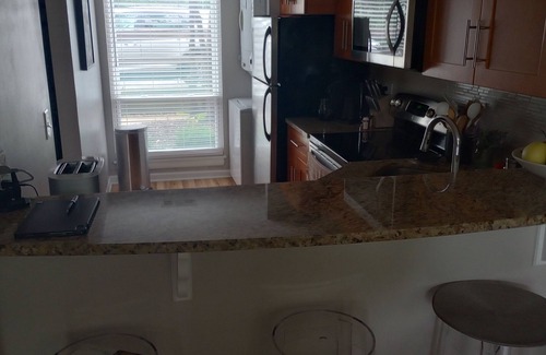 Lisle House | Four Lakes community charming 2 bed. townhome w fireplace in lovely Lisle, IL