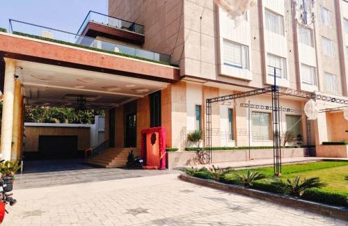 Varanasi Hotel | Four Leaf Hotel - AKOSHA