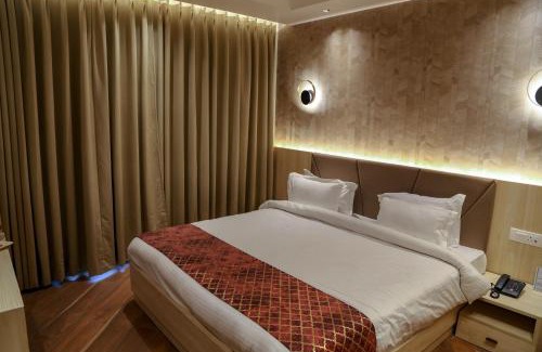 Mahmoorganj Hotel | Four Leaf Hotel Arjuna Manor, Varanasi