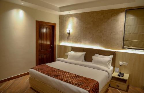 Mahmoorganj Hotel | Four Leaf Hotel Arjuna Manor, Varanasi