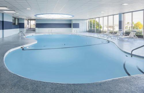 Milwaukee Hotel | Four Points by Sheraton Milwaukee Airport