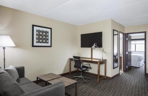Milwaukee Hotel | Four Points by Sheraton Milwaukee Airport
