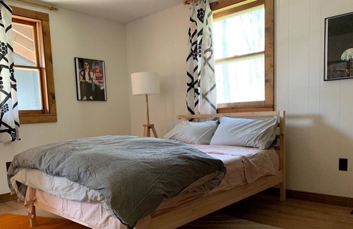 Londonderry House | Four Season Charming Chalet close to everything