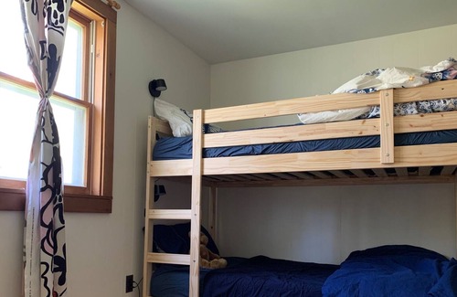 Londonderry House | Four Season Charming Chalet close to everything