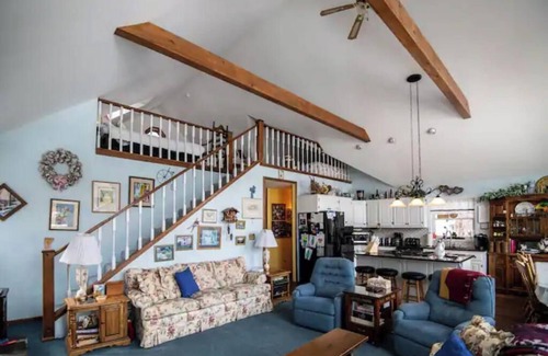 Ludlow House | Four Season Ski, Lake & Golf Home on Beautiful Lake Rescue in Ludlow
