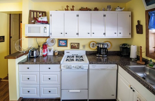 Ludlow House | Four Season Ski, Lake & Golf Chalet on Beautiful Lake Rescue in Ludlow