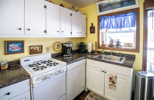 Ludlow House | Four Season Ski, Lake & Golf Chalet on Beautiful Lake Rescue in Ludlow