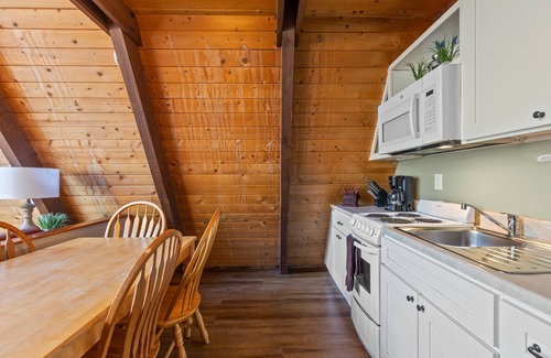 June Lake Cabin | Four Seasons Cabin 4