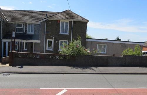 Pembrey Bed & Breakfast | Four seasons Guest House