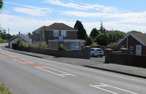 Pembrey Bed & Breakfast | Four seasons Guest House