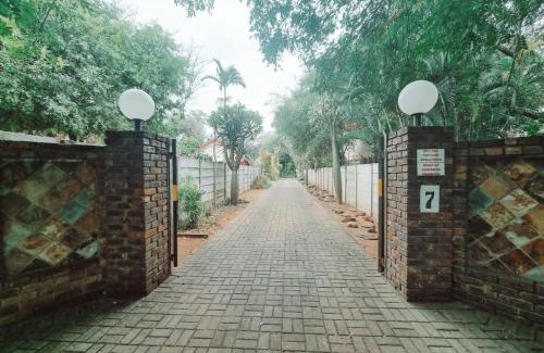 Lephalale House | Four Seasons Guesthouse - Hardekool 7
