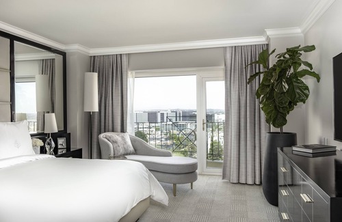 Beverly Grove Hotel | Four Seasons Los Angeles at Beverly Hills
