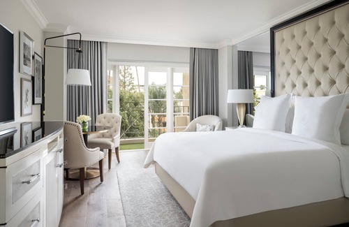 Beverly Grove Hotel | Four Seasons Los Angeles at Beverly Hills