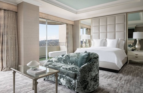 Beverly Grove Hotel | Four Seasons Los Angeles at Beverly Hills