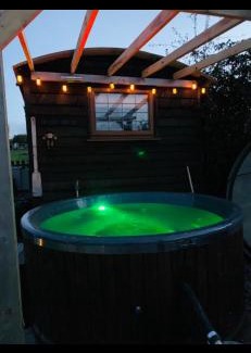 Kington Cabin | Four seasons with hot tub Country retreat