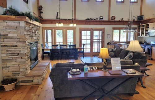 Mazama House | Four Sisters Lodge-4 Bedroom Option, Pet Friendly and on the Ski Trail!