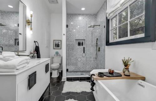 Urban Core Apartment | Fourth House - Eclectic and fun 1BR in SPR