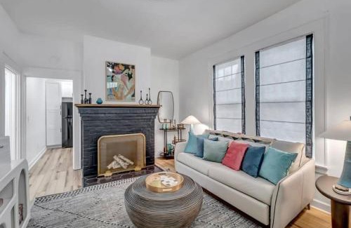Urban Core Apartment | Fourth House - Eclectic and fun 1BR in SPR