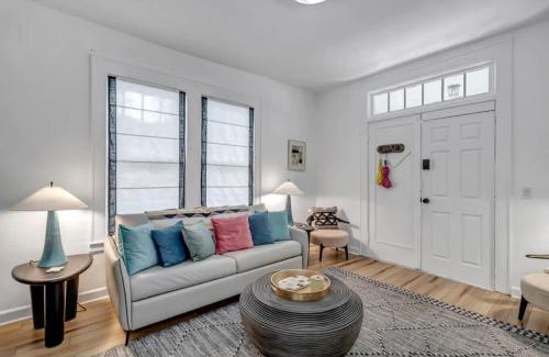 Urban Core Apartment | Fourth House - Eclectic and fun 1BR in SPR
