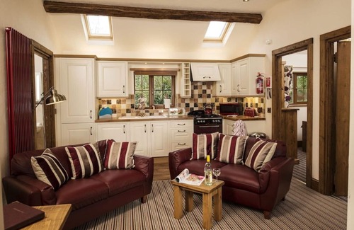 Woodmansey Cottage | Fox Cottage Sleeps 4 (2 Bedrooms),