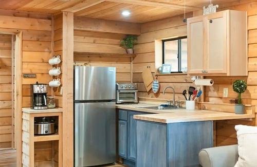 West Village Cabin | Fox Den Cabin - Heart of Shaver Lake Village! Pet Friendly