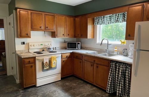 Greenville House | Fox Hall - Walk to Moosehead Lake Access & Town - Hike/ATV/Boat/Kayak/Etc