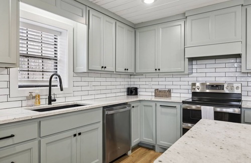 Lawrenceburg Cottage | Fox Haven Retreat-modern Cabin-acres of Priv Land