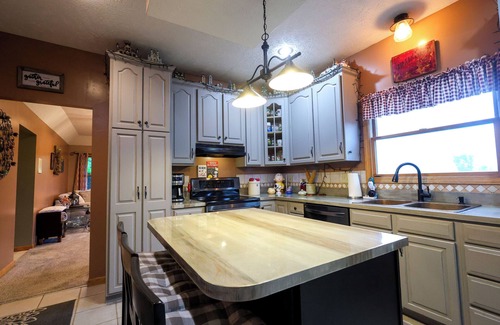 Lexington Other | Fox Haven Sleeps 10 Near Mid-Ohio Raceway, OSR and Snow Trails Ski Resort.