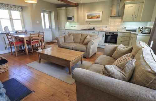 Thornthwaite Cottage | FOX HOWE, pet friendly, with open fire in Thornthwaite