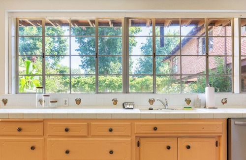Roosevelt Villa | Fox Manor the Ultimate Fresno Getaway