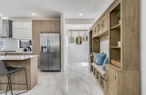 Croissant Park Villa | Fox Sonata Downtown Pool House