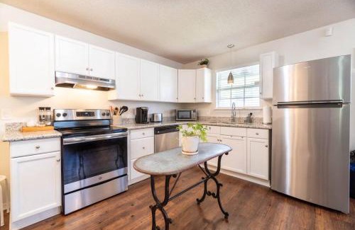 Downtown House | Foxden, Walk to Downtown Festivals and Events!